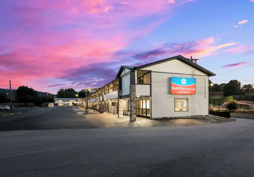 SureStay Plus by Best Western Pigeon Forge - Image 1