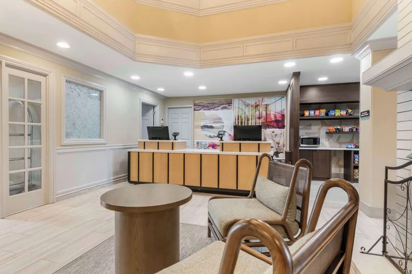 Sonesta ES Suites Dulles Airport - Image 1