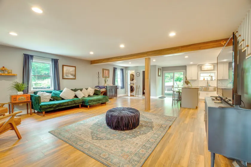 Walk to Putnam Lake: Updated Home w/ Deck - Image 1