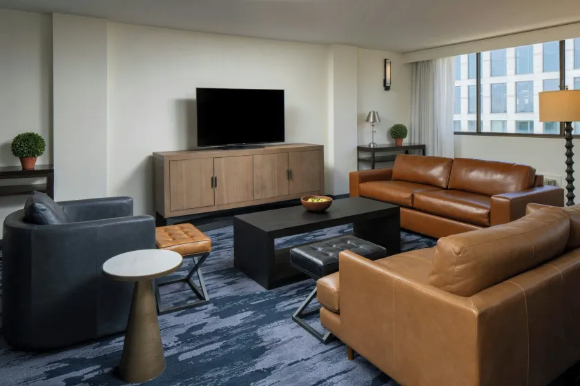 Fairfield Inn & Suites by Marriott Charlotte Uptown - Image 1