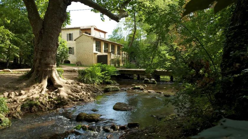 Moulin de Carrière, dans un parc de 2 hectares à Uzès - Image 1