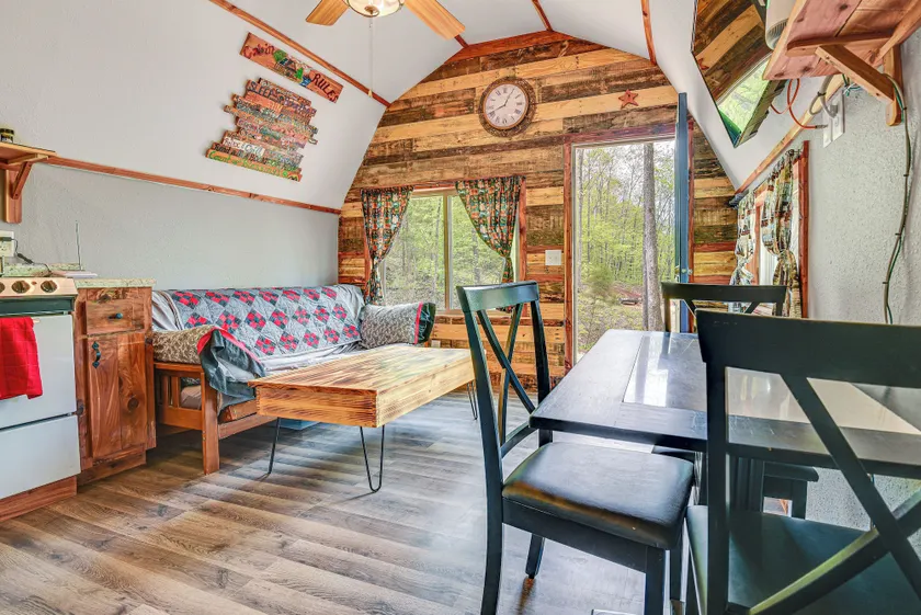 Mtn-view Cabin w/ Deck & Fire Pit in Des Arc! - Image 1