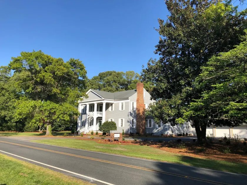 The Elizabethtown Inn - Image 1