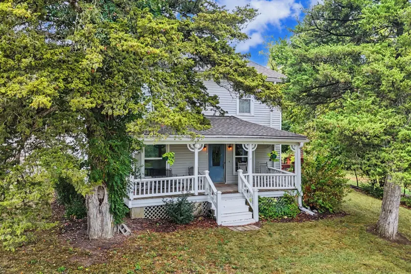 The Farmhouse (Unit B) at Deer Ridge Estate - Image 1