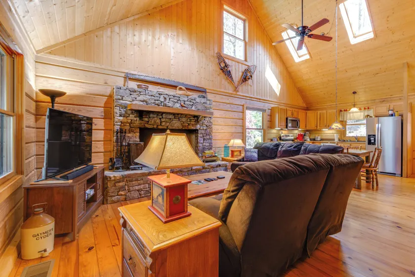 5 Mi to 9-hole Golf! Creekside Sapphire Escape - Image 1