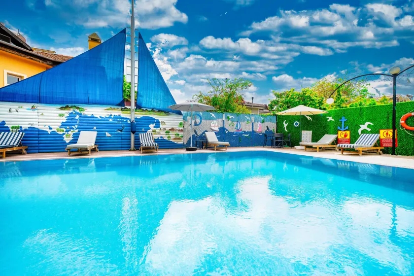 Dedeminn Garden Hotel - Image 1