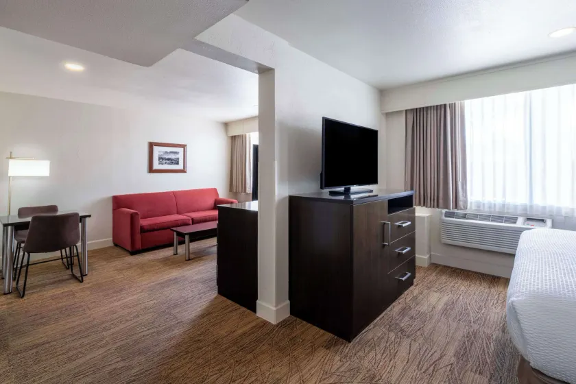 Best Western Pony Soldier Inn & Suites - Image 1