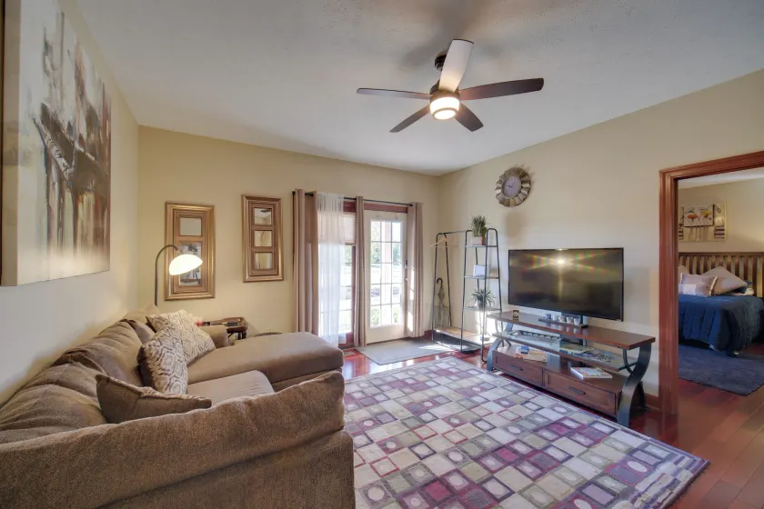 Convenient Apt 2 Mi to North Chagrin Hiking! - Image 1