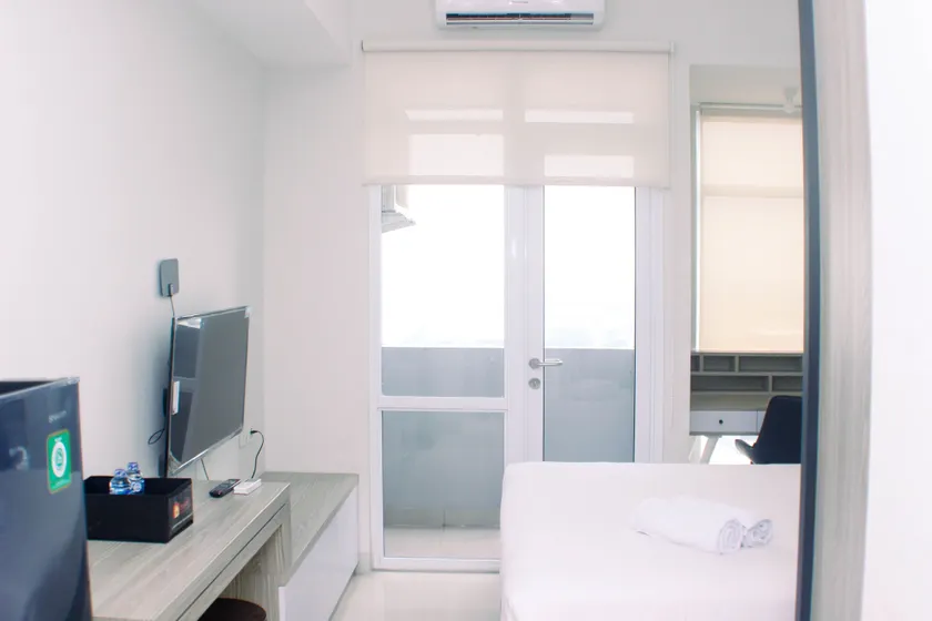 Homey And Minimalist Studio At Vasanta Innopark Apartment - Rum