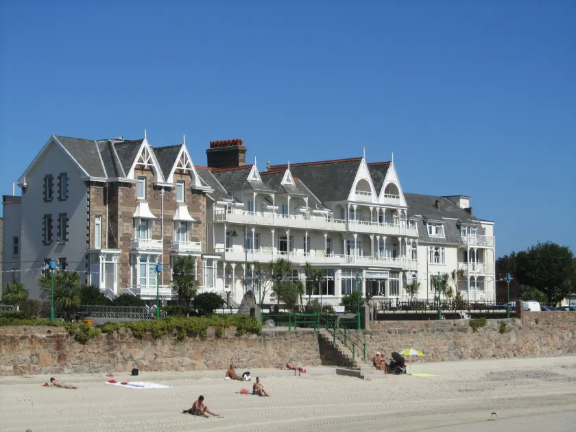 Ommaroo Hotel - Image 1