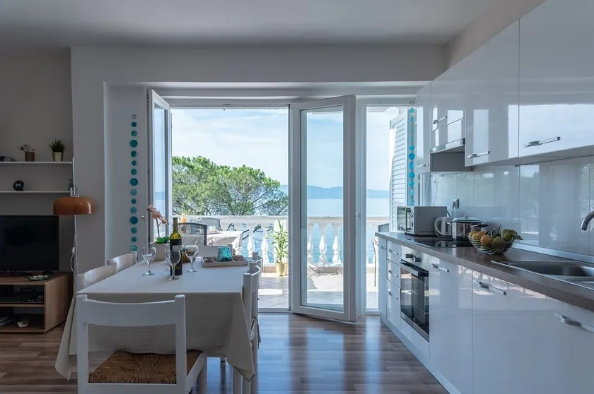 Apartment Bor - Image 1