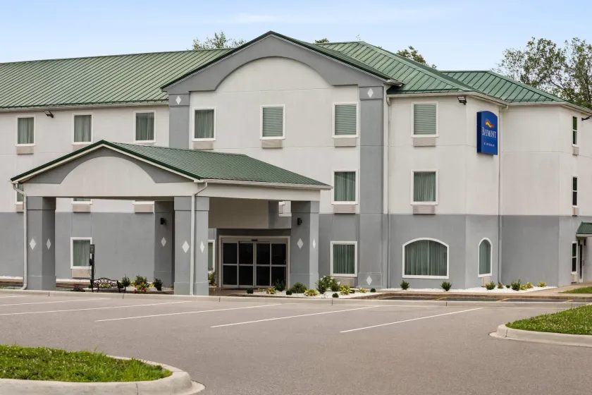 Baymont by Wyndham La Grange KY Southeast - Image 1