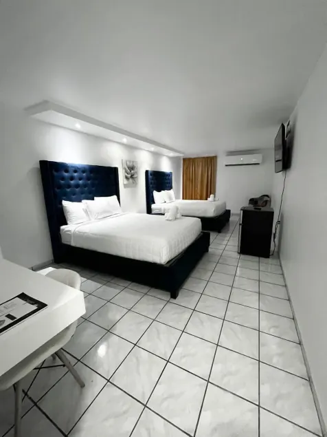 Douglas Highway Hotel - Image 1