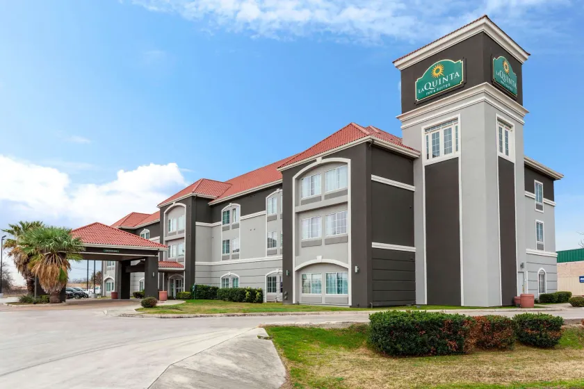 La Quinta by Wyndham Seguin - Image 1