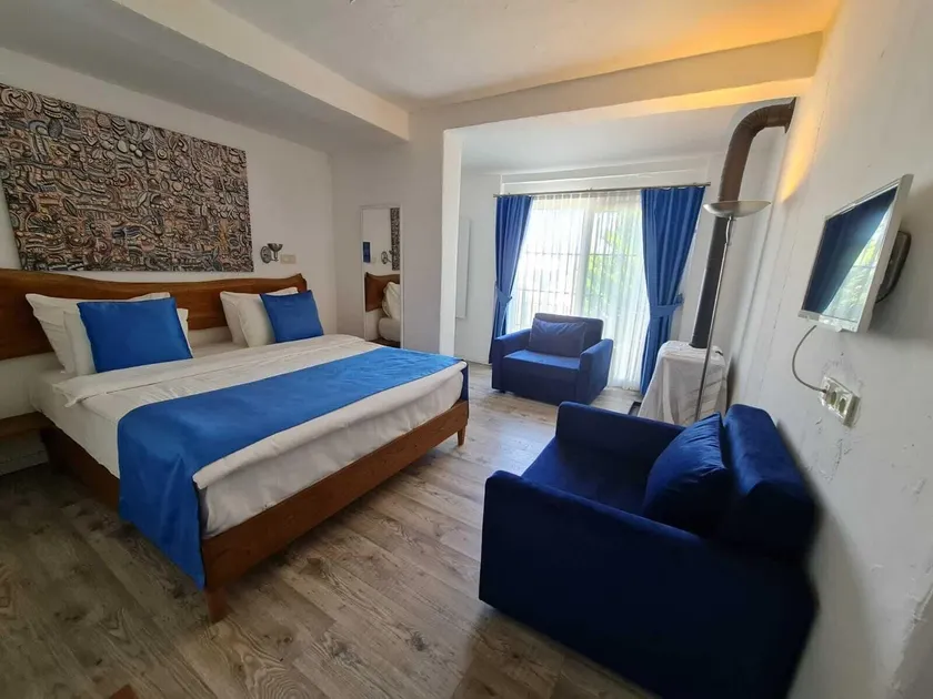 Rebetiko Hotel - Image 1