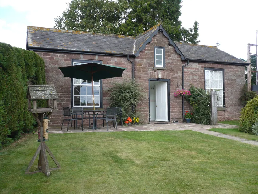 Garden Cottage & Granary - Image 1