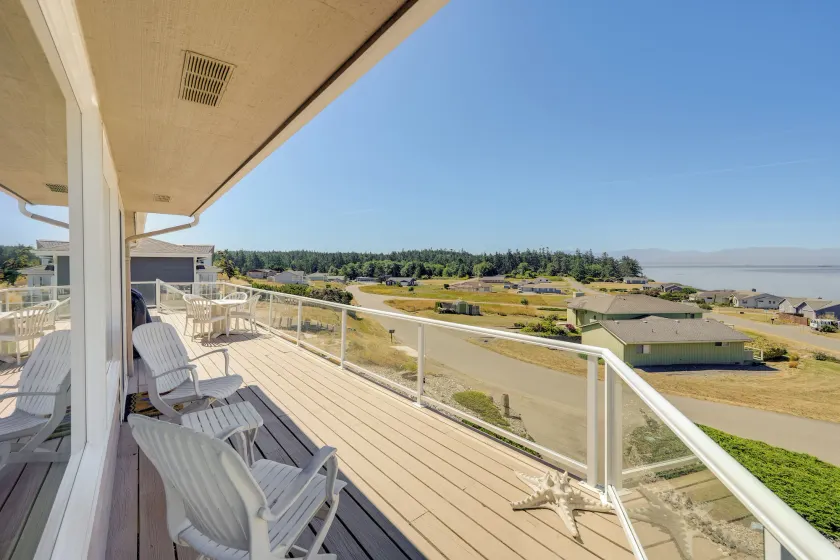 Stunning Home in Coupeville w/ Deck + Beach Access - Innvendig