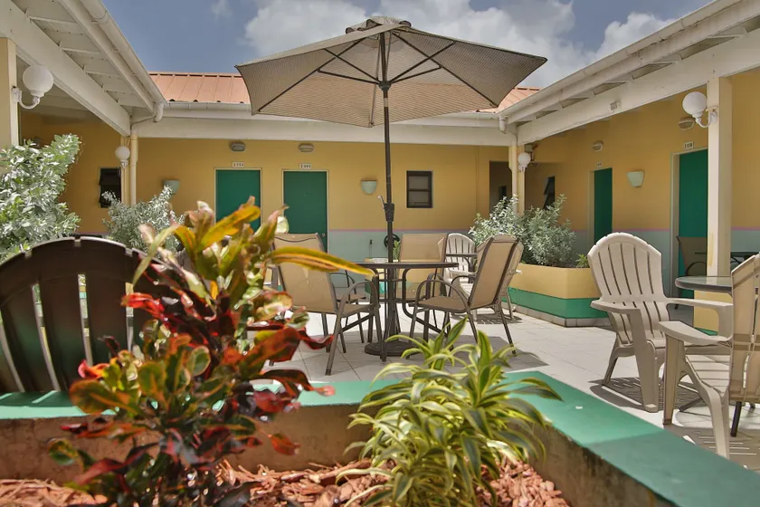 Carl's Unique Inn & Conference Facilities - Image 1