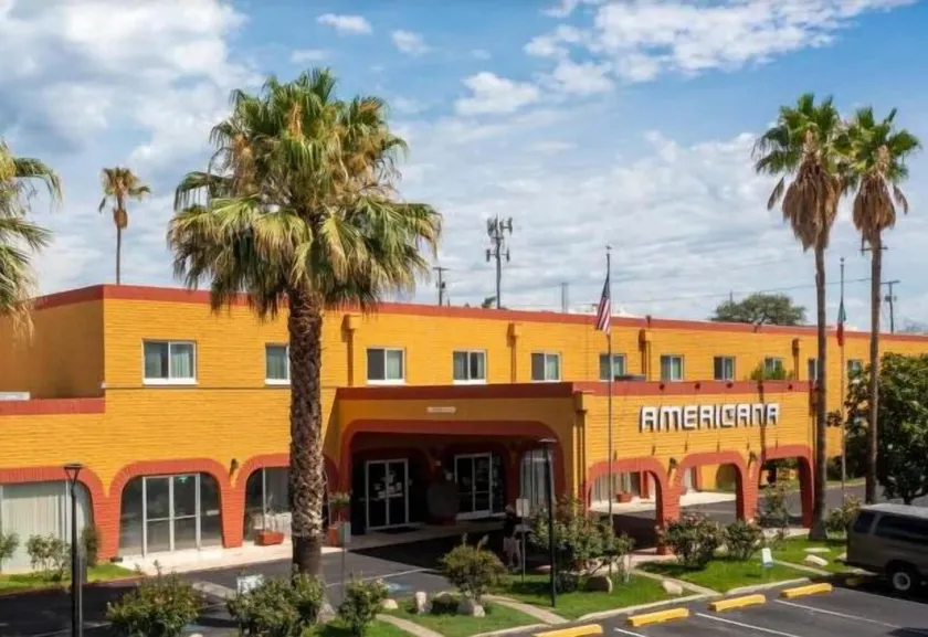 Hotel Americana - Image 1
