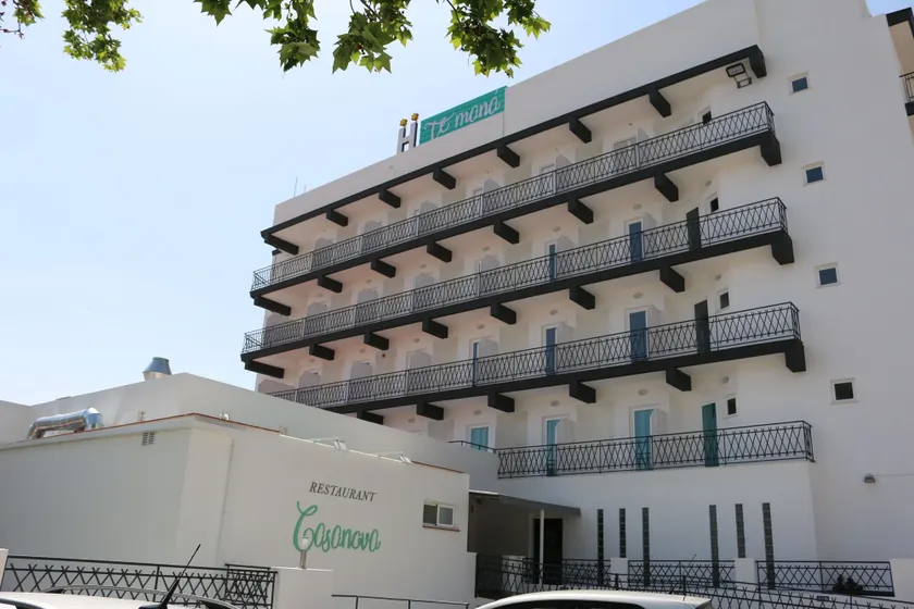 Te Maná Hotel - Image 1