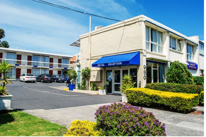 Alexander Motor Inn - Image 1
