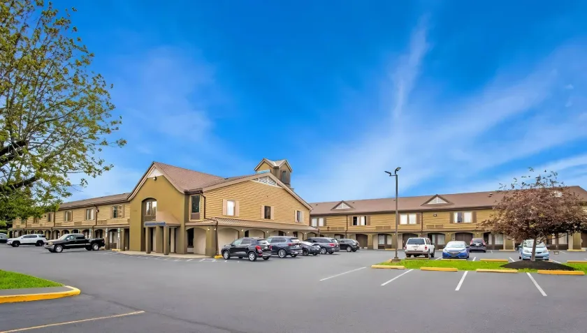 Econo Lodge Allentown North - Image 1