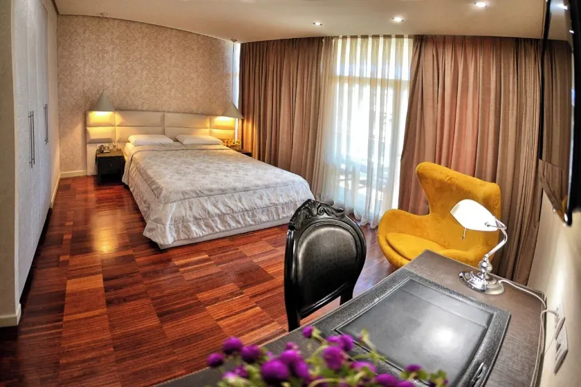 La Bohème Hotel - Image 1