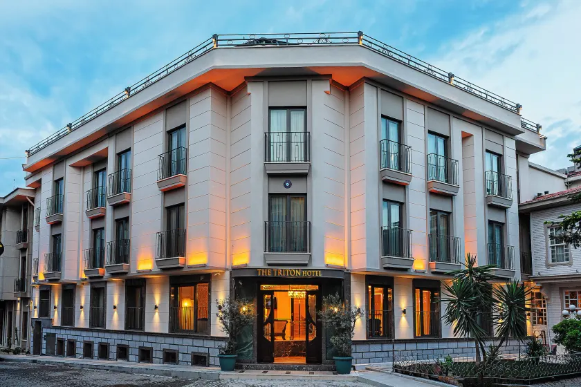 Triton Hotel - Image 1