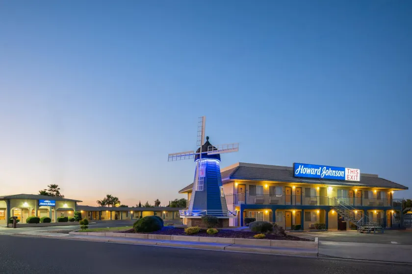 Howard Johnson by Wyndham Modesto Ceres - Image 1