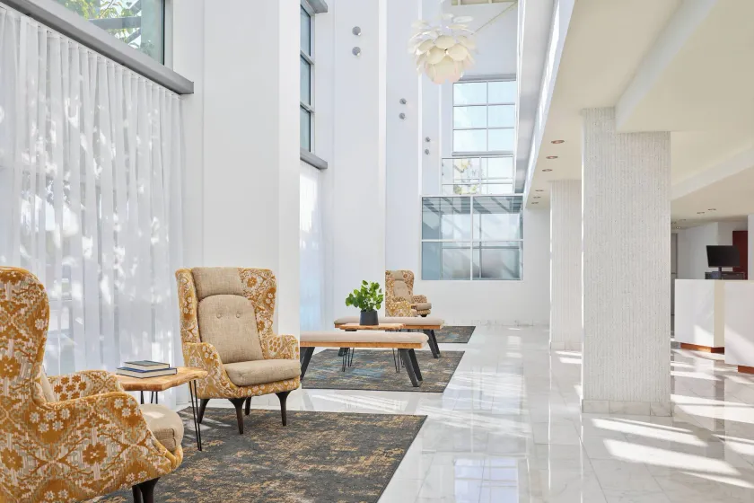 Delta Hotels by Marriott Milwaukee Northwest - Image 1