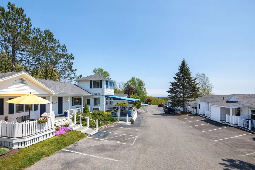 Glen Cove Inn & Suites Rockport - Image 1