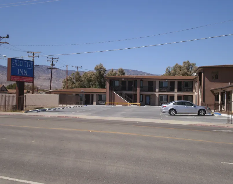 Executive Inn Mojave - Image 1