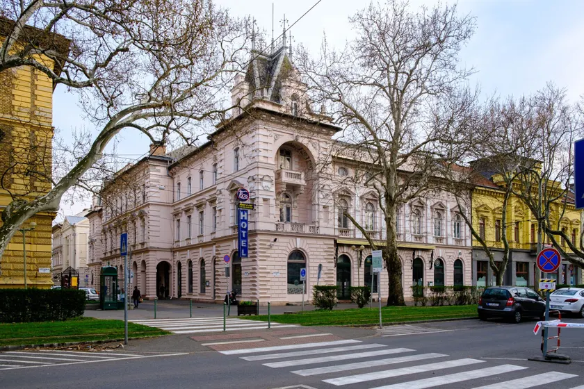 Tisza Hotel - Image 1