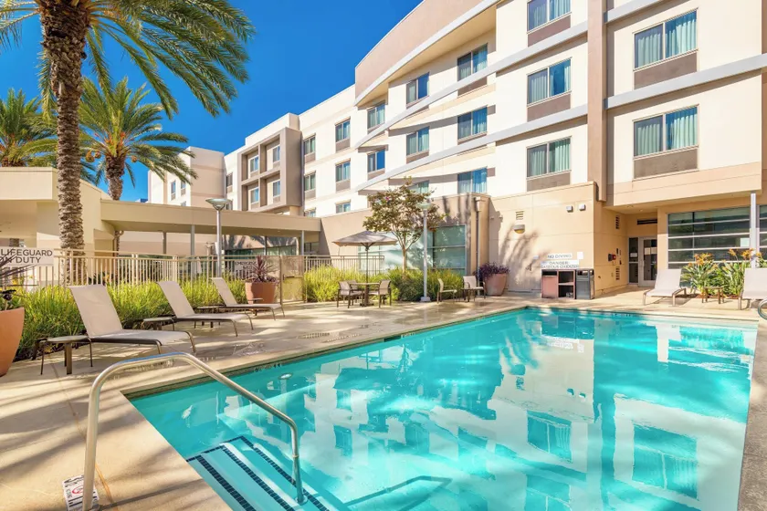 Courtyard by Marriott Santa Ana Orange County - Image 1