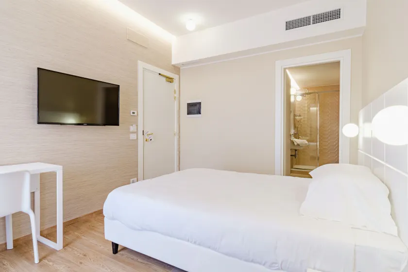 Hotel Boston - Image 1