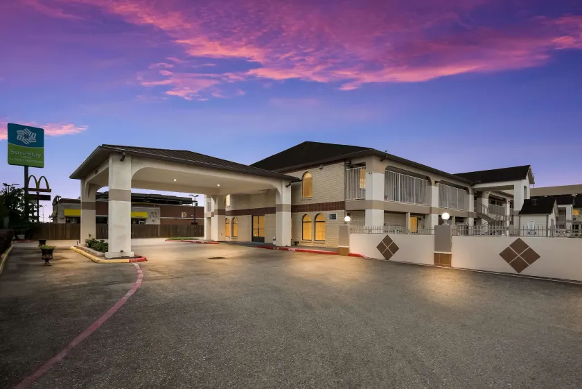 SureStay Hotel by Best Western Deer Park - Image 1