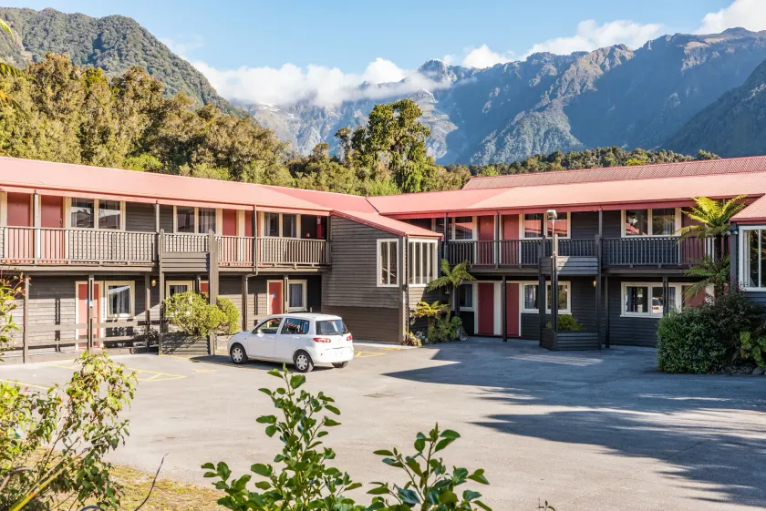 Heartland Hotel Glacier Country - Image 1