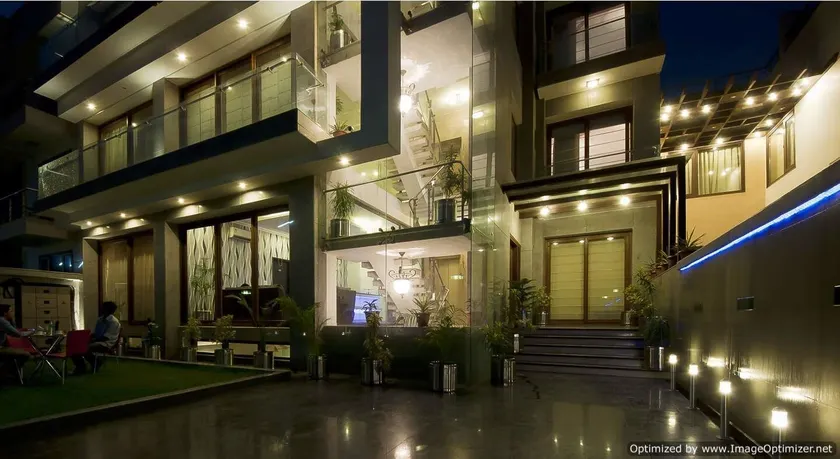 Asian Suites IFFCO Metro Station Gurugram - Image 1
