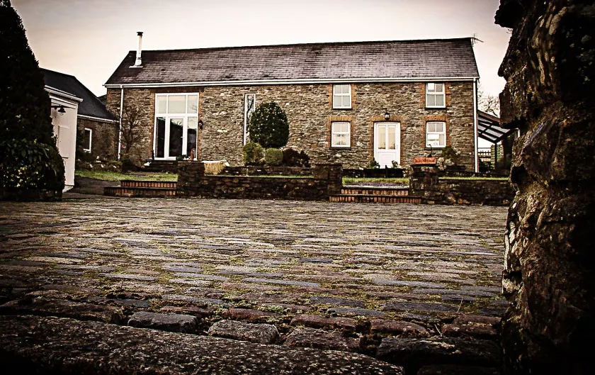 Waunwthan: B&B Suites - Image 1