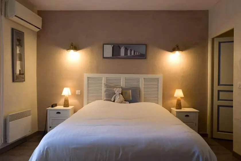 Le Crillon - Image 1