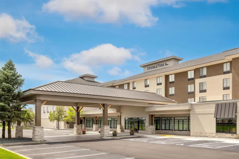 DoubleTree by Hilton Owatonna - Image 1