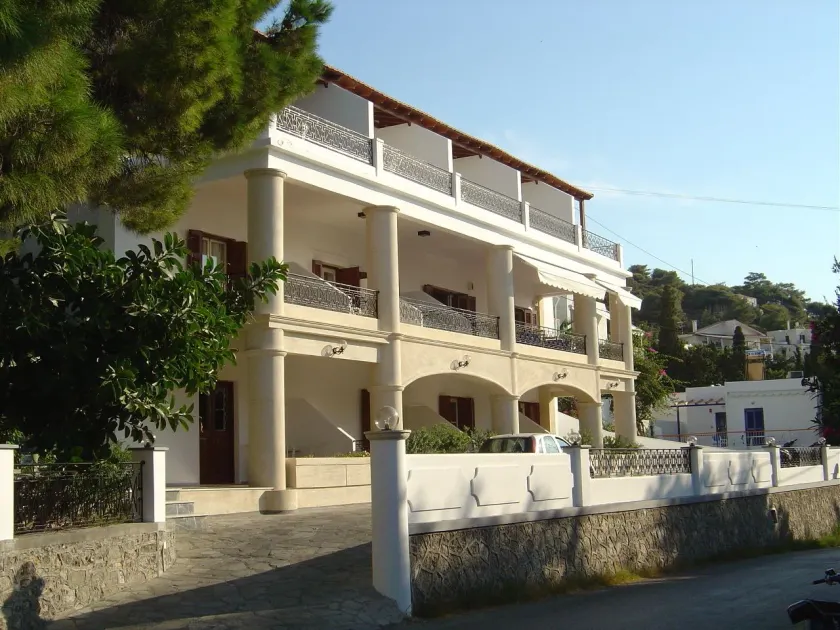 Oasis Hotel - Image 1