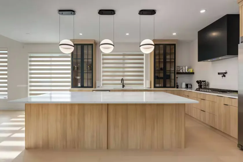 Luxuria Vibe Vogue 5 Bdrm near Lake - Image 1