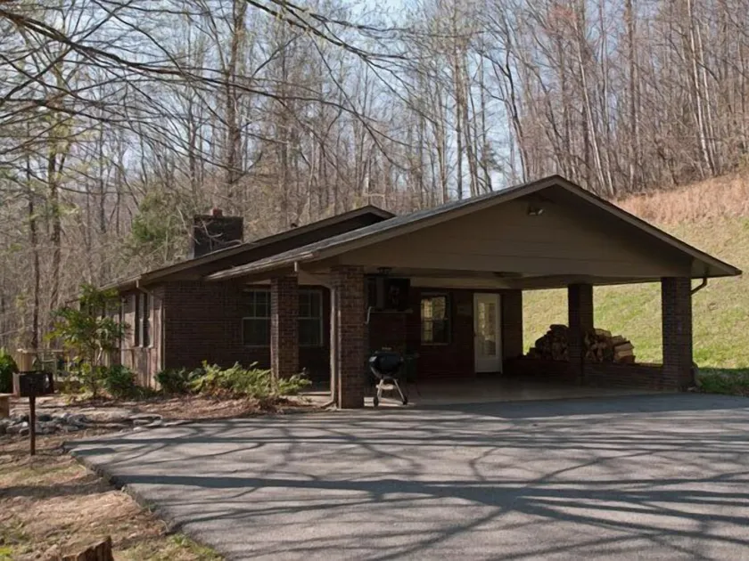 Lakeside Resort-Lakeside Cabins - Image 1