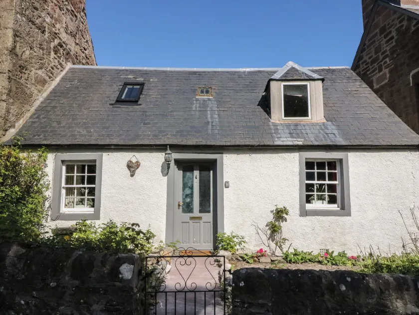 Sciora Cottage - Image 1