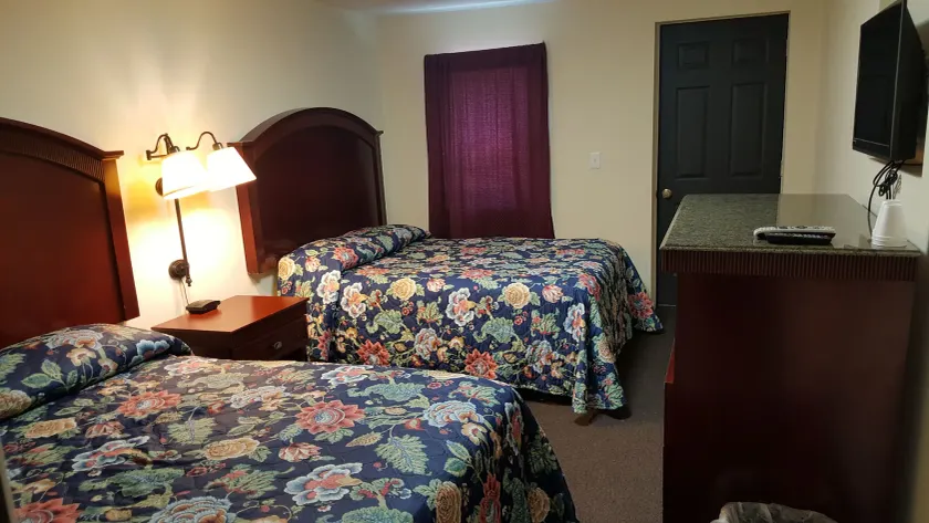 Pleasant Hill Motel - Image 1