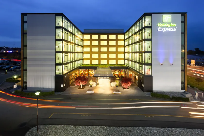 Holiday Inn Express Zürich Airport by IHG - Image 1