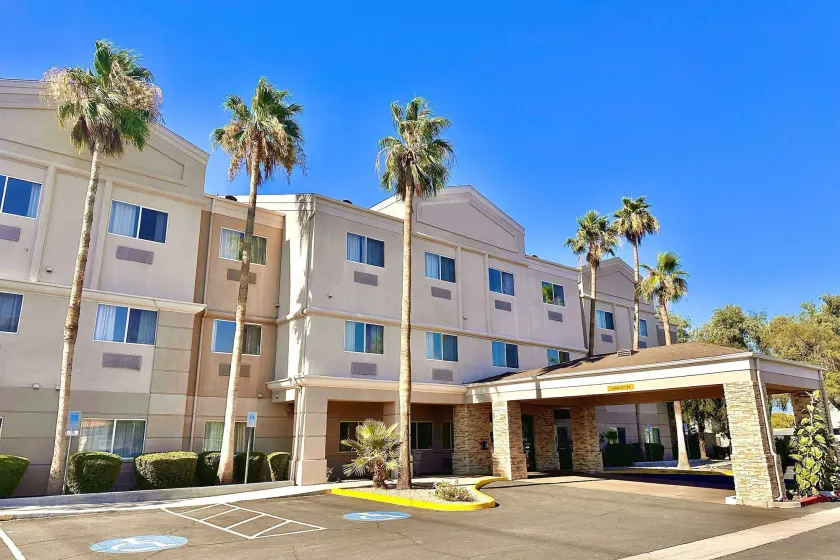 Baymont by Wyndham Phoenix North - Image 1