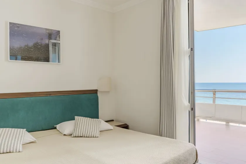 Hotel Riviera - Image 1
