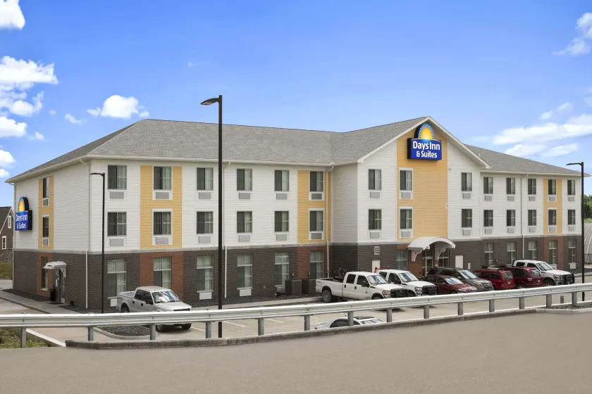 Days Inn & Suites by Wyndham Belmont - Image 1